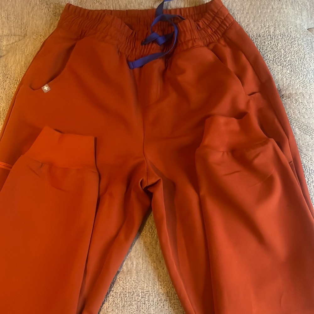 SMALL  High Waisted Zamora Jogger Scrub pants